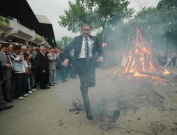 Romanların Kakava Şenliği Ateşin Yakılmasıyla Başladı
