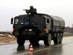 Askeri Araç Devrildi: 1 Şehit, 8 Asker Yaralı