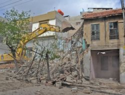 Şahinbey’de Metruk Evlerin Yıkımı Devam Ediyor