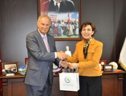 Sanatçı Ediz Hun Düzce Üniversitesi'ni Ziyaret Etti