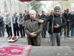 Usame Bin Ladin İçin Gıyabı Cenaze Namazı Kılındı