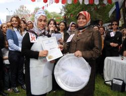 Gaziantepli Kadınlardan İlginç Yarışma: Yağlı Köfte Yoğurma