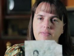 Kasırganın Getirdiği Mektupların Sahiplerini Facebook’ta Arıyor