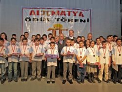 Matematik Yarışmasında Dereceye Girenler Ödüllendirildi