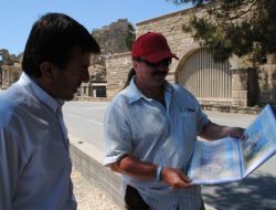 Alman Mimar Ve Ressam Ülke Ülke Dolaşarak Tarihi Ören Yerlerini Resimliyor