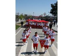 Cumhurbaşkanı Gül'e Sunulacak 'Sevgi Bayrağı' Samsun'dan Yola Çıktı