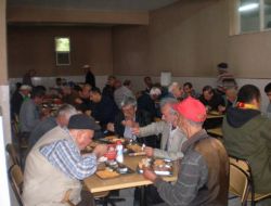 Salihli Müftülüğü 350 Yoksul Aileye Günlük Sıcak Yemek Veriyor