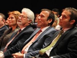 Tiyatro Geliriyle 32 Engelliye Tekerlekli Sandalye Alındı