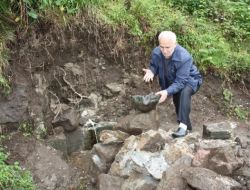 Defineciler Tarihi Çeşmeyi Define Var Umuduyla Yıktı