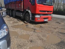 Karlar Eridi Yağmur Suları Çekildi, Yolların Gerçek Yüzü Ortaya Çıktı