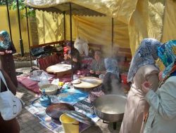 Malkaralı Hayırsever Ev Hanımlarından Kermes