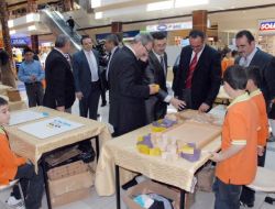 Öğrenciler, Ahşaptan Beceri Ve Zeka Gerektiren Oyuncak Sergisi Açtı