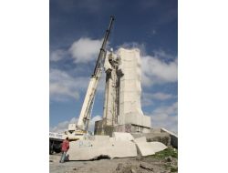 Kars’taki Anıttan 5 Parça Söküldü