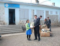 21.yüzyıl Eğitim Ve Kültür Vakfı'ndan Patnos'a Giyim Yardımı