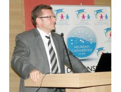 Prof. Parlak: Siyasete İlgisizlik, Yönetime Katılımı Olumsuz Etkiliyor