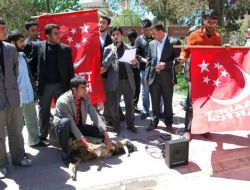 Ak Parti'li Burhan Kuzu’ya İlginç Protesto