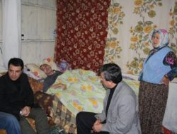 Kaymakam Köylerdeki Hastaları Evinde Ziyaret Etti