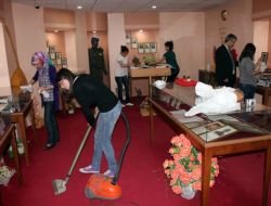 "Dersimiz, Şehitlik Müzesi Temizliği"