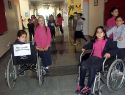 Engellileri Anlamak İçin Tekerlekli Sandalyede Oturdular