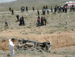 BAŞKALE'DE TRAFİK KAZASI