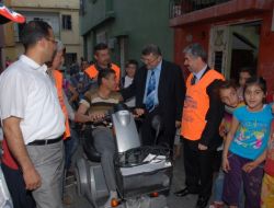 Engelli Kardeşlere Akülü Araba Hediye Edildi