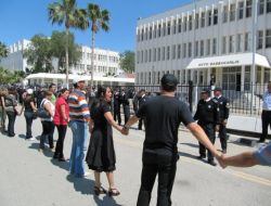 Eski Kthy Çalışanları Bakanlar Kurulu Toplantısını Basmaya Çalıştı