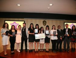 Deriyi Tasarladılar, Ödülleri Kaptılar