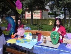 Tarçın Kokulu Mumlardan 'Çılgın Lambalar Müzesi' Kurdular