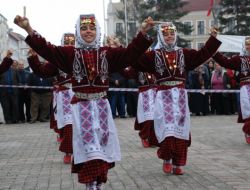 Batmanlı Öğrencilerin Bolu Halk Oyunları Gösterisi Beğenildi