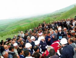 Şehit Polis Memuru Gözyaşları İle Toprağa Verildi