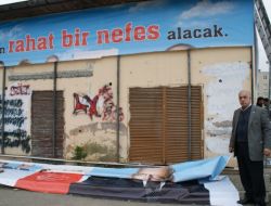 Atakum'da Chp’nin Tanıtım Pankartını Yırttılar