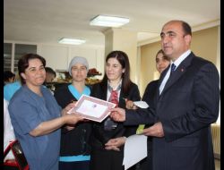 Aksaray’da Yılın Hemşiresi Ve Ebesi Ödüllerini Aldı