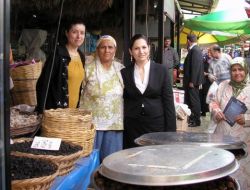 Ak Parti Adayı Sait'in En Büyük Destekçisi Eşi