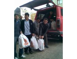 Ayraç Satarak 17 Aileye Gıda Yardımı Yaptılar