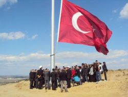 Dev Bayrağın Direği Uçuşlara Engel Olduğu Gerekçesiyle Kaldırılmak İsteniyor