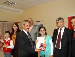 Matematik Olimpiyatlarını Kazanan Öğrenciler Madalyalarını Aldı