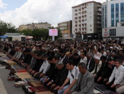 Bdp'lilerin Alternatif Cuma Namazında Kürt Dili Bayramı Kutlandı