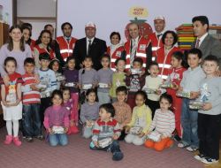 Türk Kızılayı Çiğli'de İlkokulda Kahvaltı Dağıttı