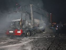 Tem'de Hareket Halindeki Tır Yandı