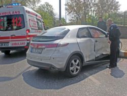 Trafik Işıklarındaki Kaza Ucuz Atlatıldı