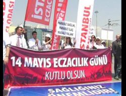 Eczacılardan İstiklal Caddesi’nde Renkli Yürüyüş