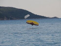 Yedek Paraşütünü Açan İranlı Pilot Denize Düştü