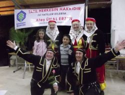 İngilizlerden Kurulu 'Ölüdenizli Yarenler', Görme Engelli Çocuklarla Halay Çekti