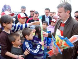 Büyükşehir Belediyesi'nin Geleneksel Uçurtma Şenliğine Yoğun İlgi