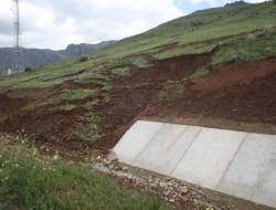 Aşırı Yağışlar Toprak Kaymasına Yol Açtı