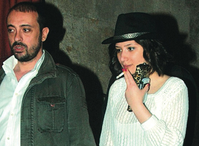 Defne'den sonra ilk kez el ele