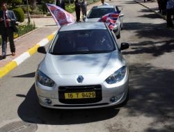 Elektrikli Otomobilin Sessizliği Vali Güzeloğlu'nu Keyiflendirdi