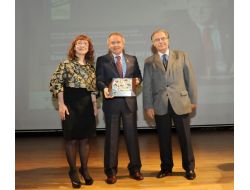 Evcilmen'e Yılın Büyükşehir İlçe Belediye Başkanı Ödülü