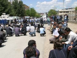 Bdp'liler 12 Teröristin Öldürülmesini Oturma Eylemi Ve Yürüyüşle Protesto Etti
