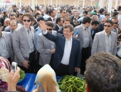 Davutoğlu, Ilgın Kapalı Sebze Pazarı'nın Açılışını Yaptı